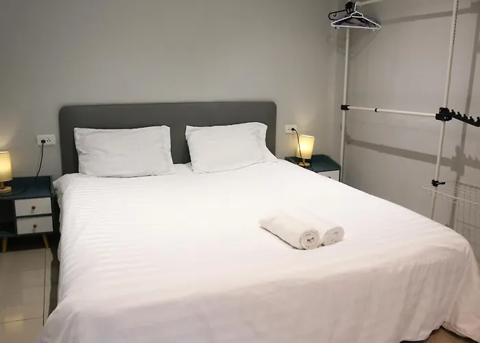 Nato House Ekkamai 3*